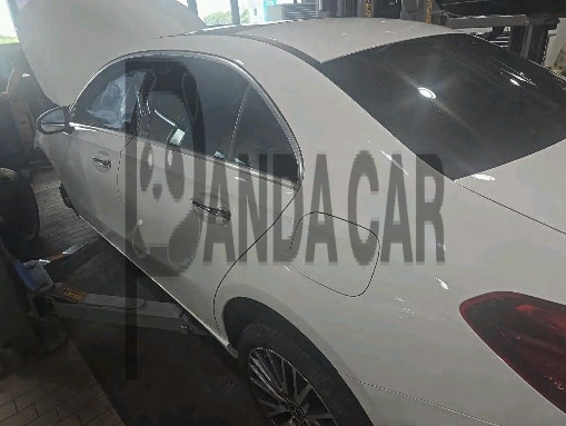 2021 Mercedes-Benz A250 4MATIC, photograph 4
