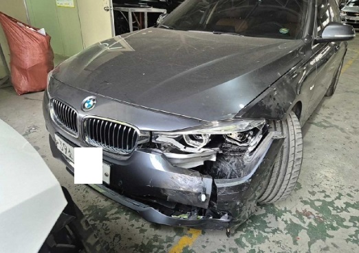 2018 BMW 320i, photograph 2