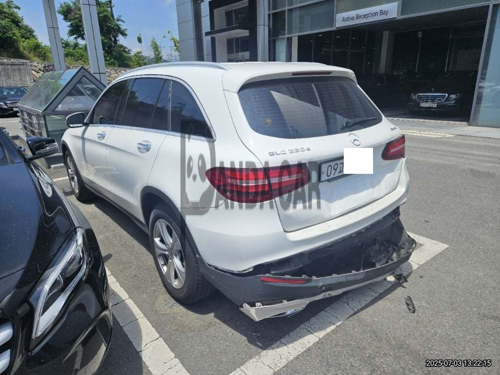 2018 Mercedes-Benz GLC220 d 4Matic, photograph 3