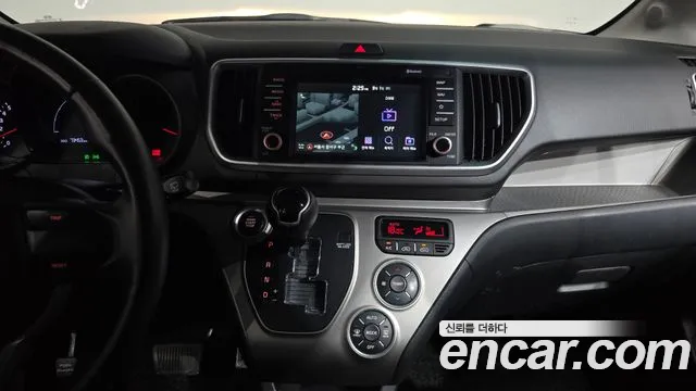 Kia RAY Prestige — photo 1 of 35