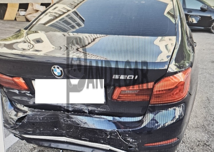 2020 BMW 520i Luxury, photograph 2