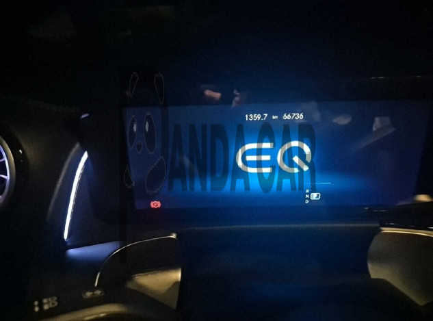 2023 Mercedes-Benz EQB300 4MATIC, photograph 5