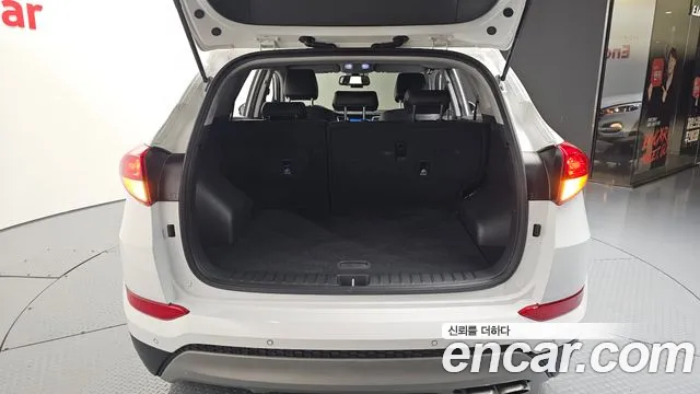 Hyundai Tucson Diesel 2.0 2WD — photo 1 of 31