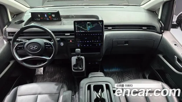 Hyundai Staria Tourer 11-Seater — photo 1 of 31