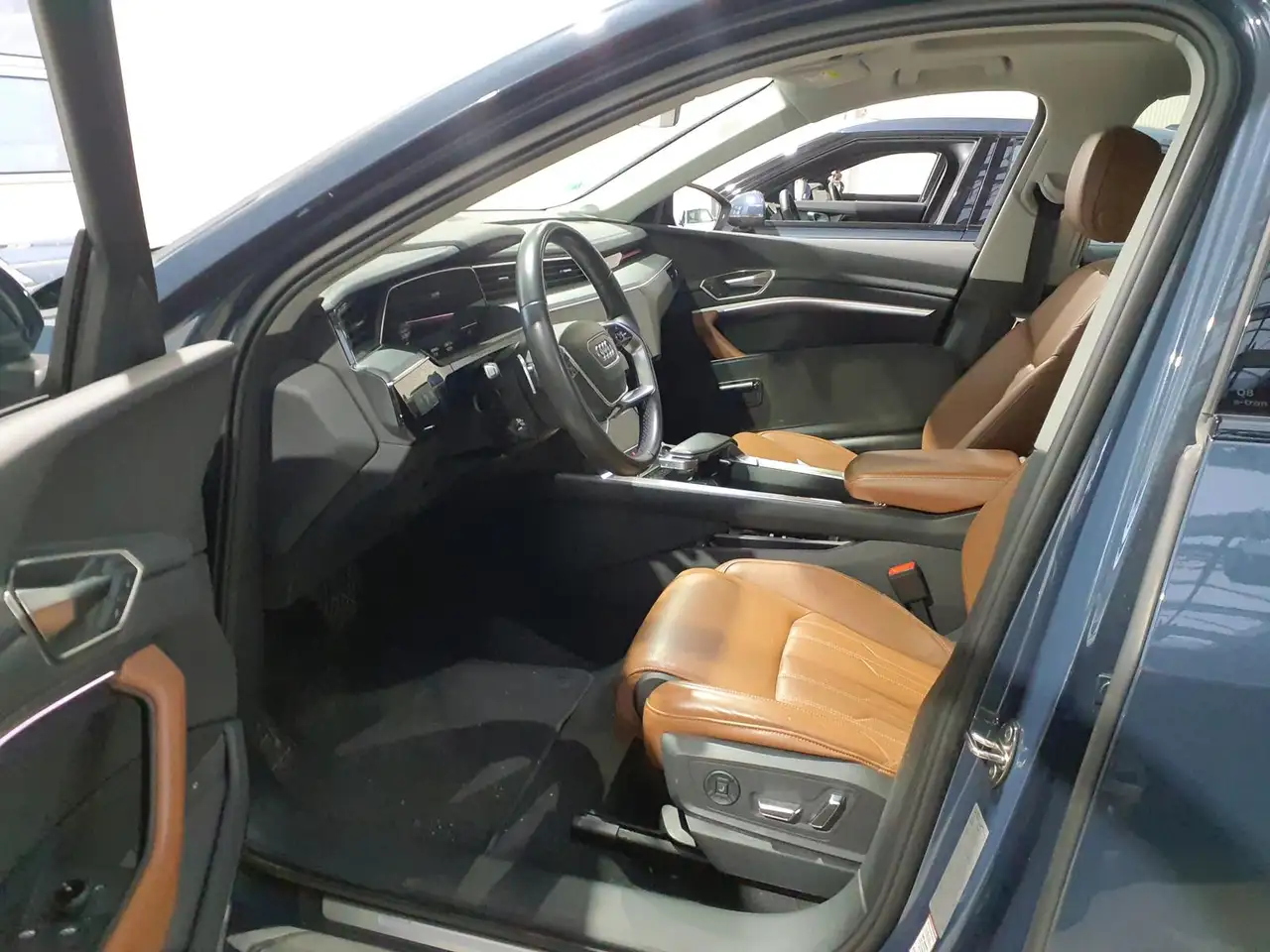 2023 Audi Q8 e-tron 55 ACC AHK HuD PANO DIGI-MATRIX 360°, photograph 10