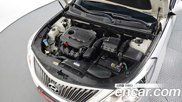 2014 Hyundai Grandeur HG240 Modern, photograph 8