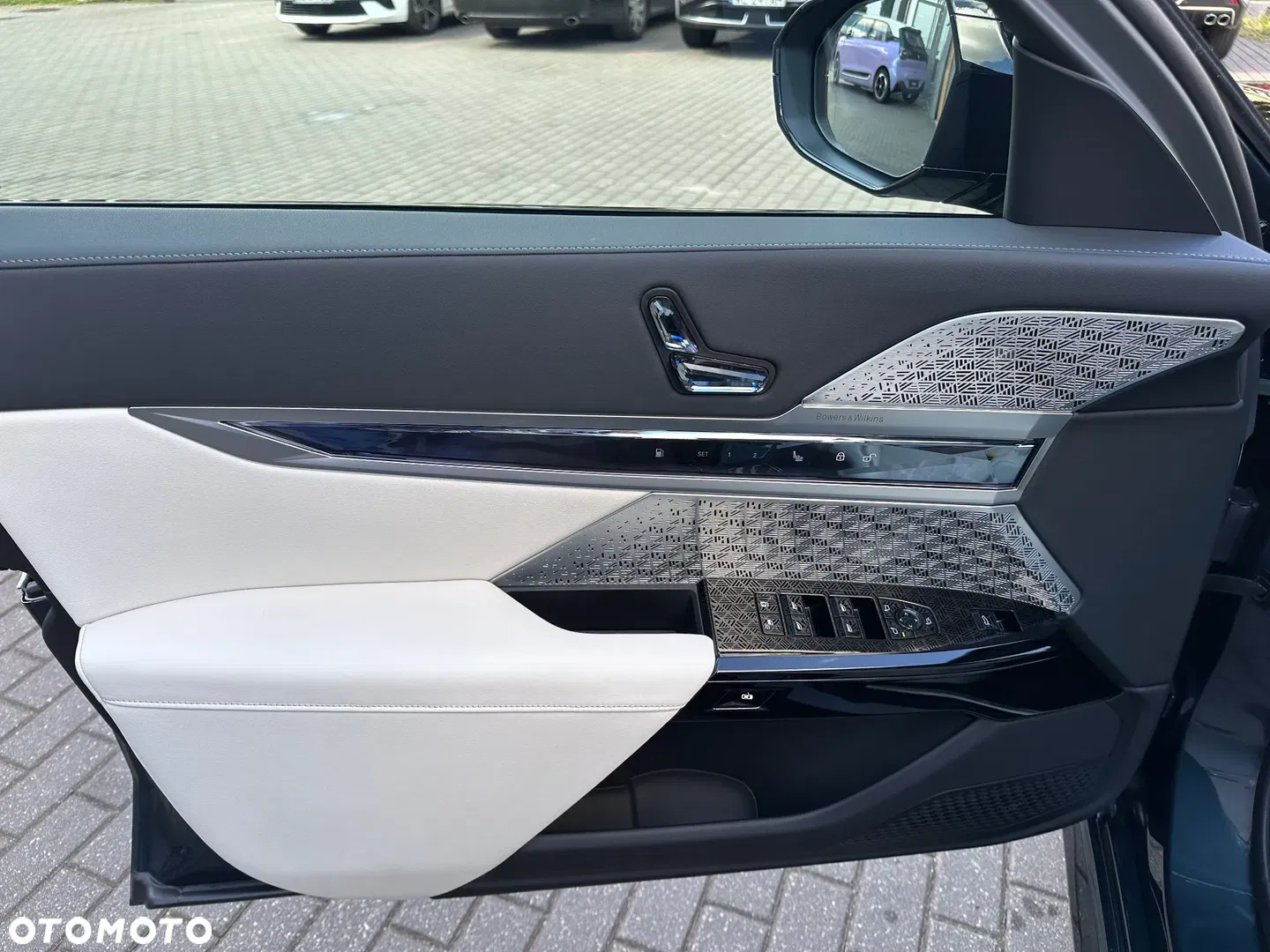 2026 BMW Seria 7 M760e PHEV xDrive Individual Edition sport, photograph 10