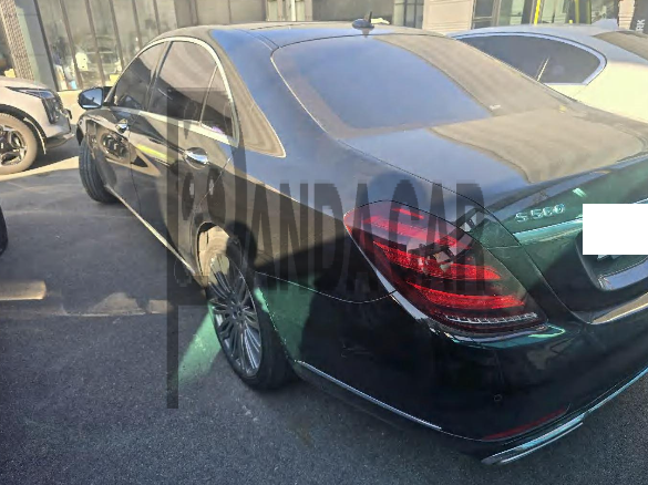 2019 Mercedes-Benz S560 4Matic L, photograph 2
