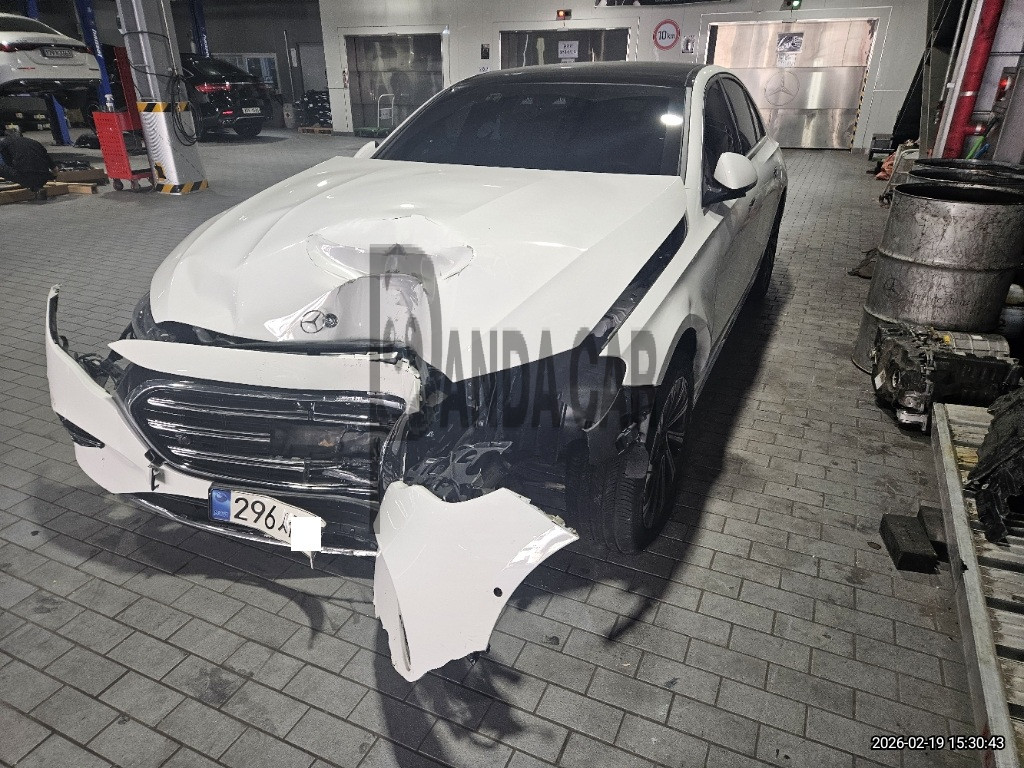 2024 Mercedes-Benz E 300 4MATIC, photograph 3