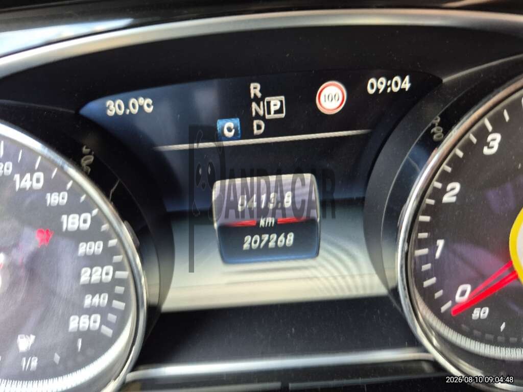 2017 Mercedes-Benz E200, photograph 2
