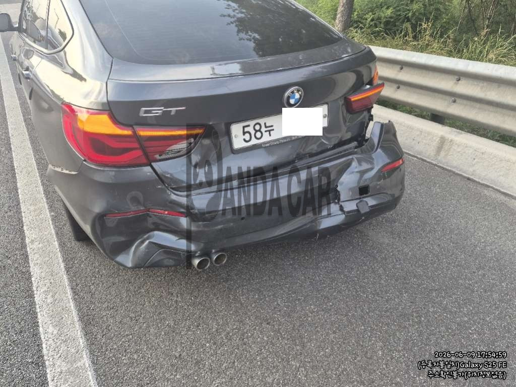 2017 BMW 320d Gran Turismo, photograph 2