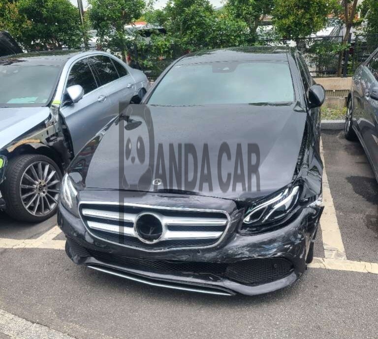 2019 Mercedes-Benz E300, photograph 1