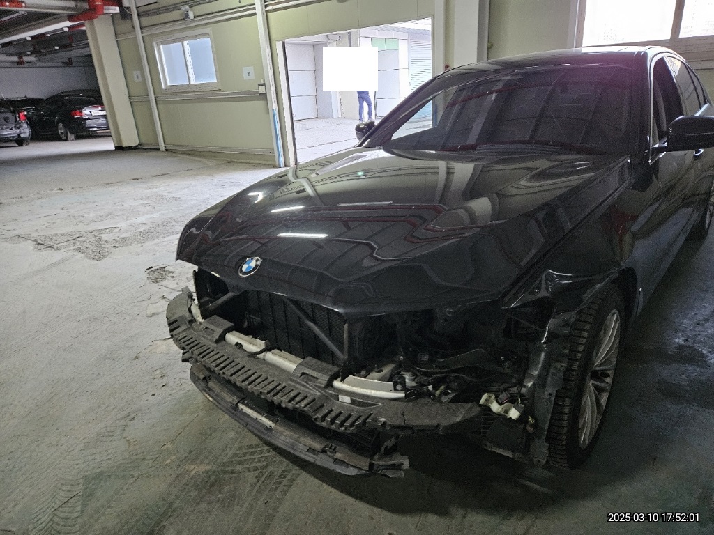 2022 BMW 520i, photograph 1