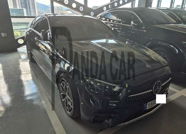 2022 Mercedes-Benz E300, photograph 3