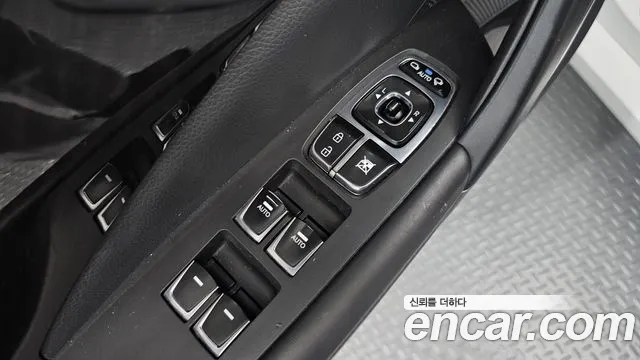 2015 Hyundai Grandeur HG240 Modern, photograph 7
