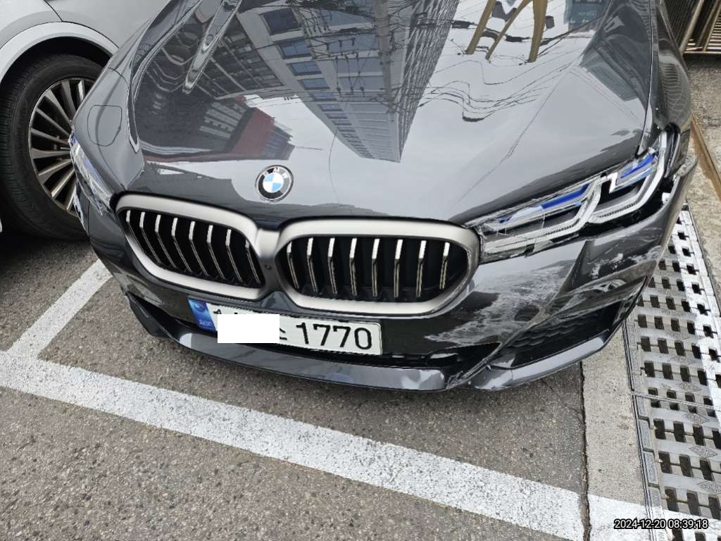 2021 BMW M550i xDrive, photograph 1