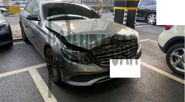 2020 Mercedes-Benz E 300 4MATIC, photograph 2