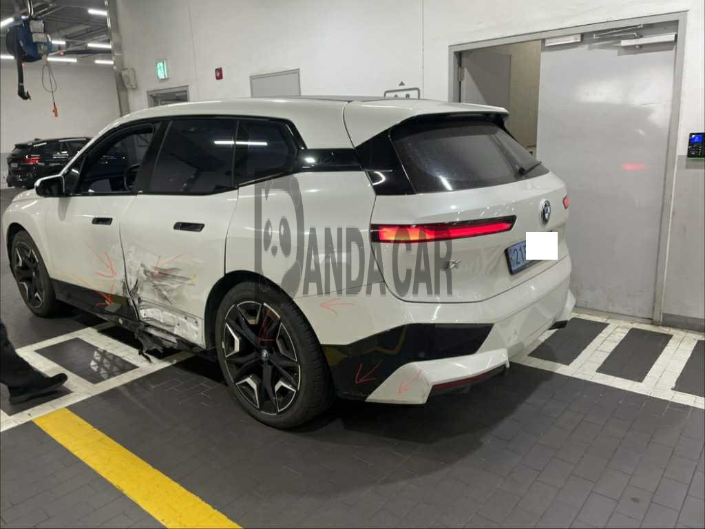 2023 BMW iX xDrive50, photograph 2