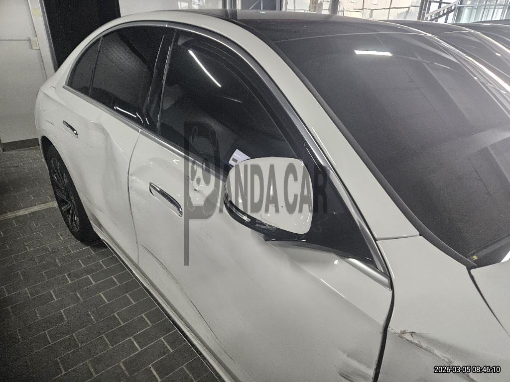2026 Mercedes-Benz E 300 4MATIC, photograph 4