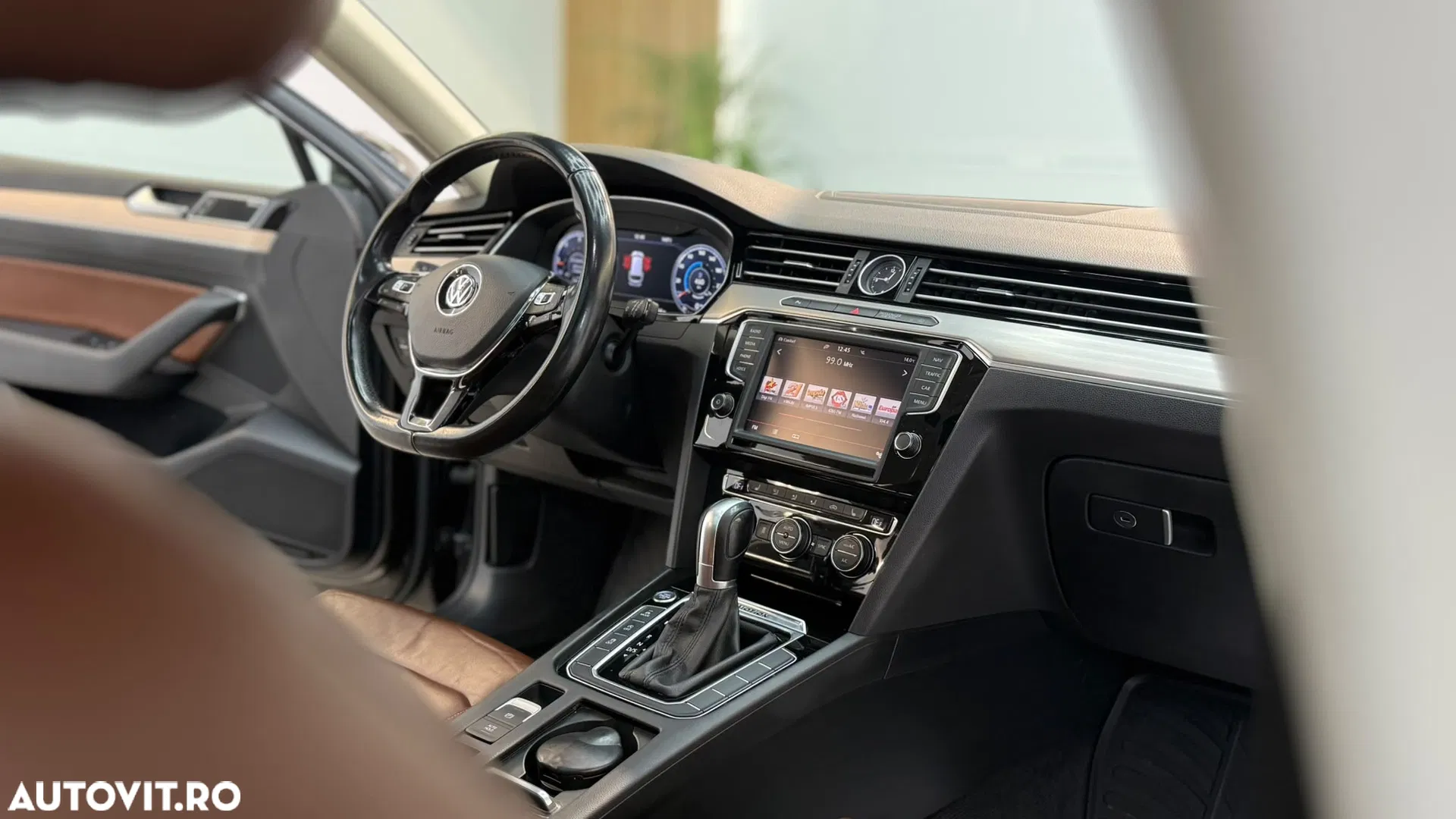 2016 Volkswagen Passat, photograph 9