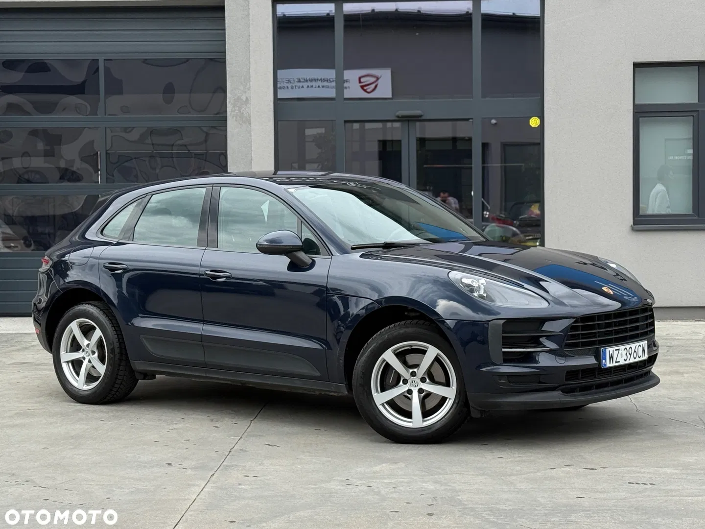 Porsche Macan PDK — photo 1 of 40
