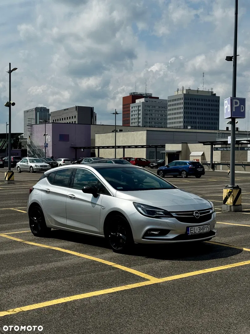 2018 Opel Astra, photograph 1