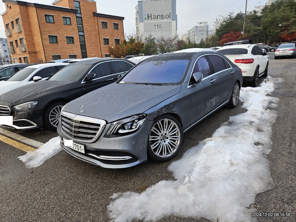 2019 Mercedes-Benz S560 4Matic L, photograph 3