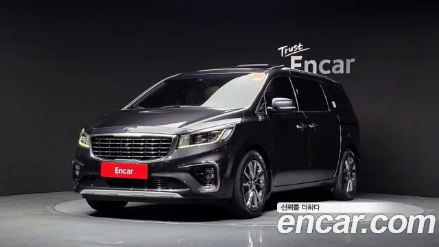 Kia Canival 7-Seater Limousine — photo 1 of 20