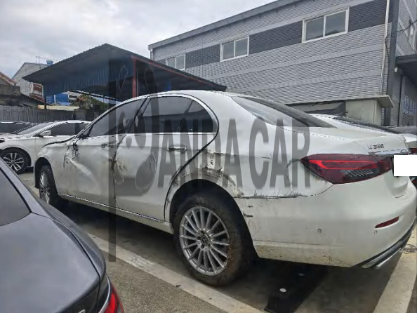 2021 Mercedes-Benz E250, photograph 5