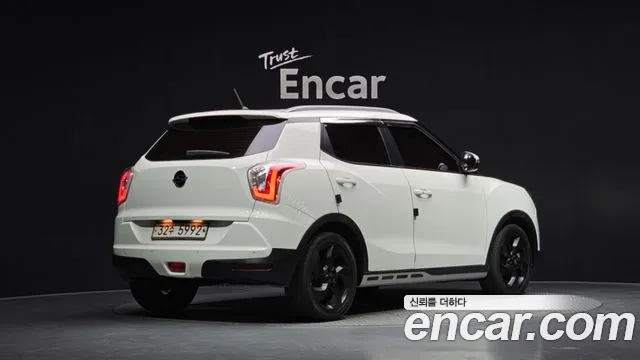 2015 KG_Mobility_Ssangyong TIBOLI LX 2WD, photograph 1