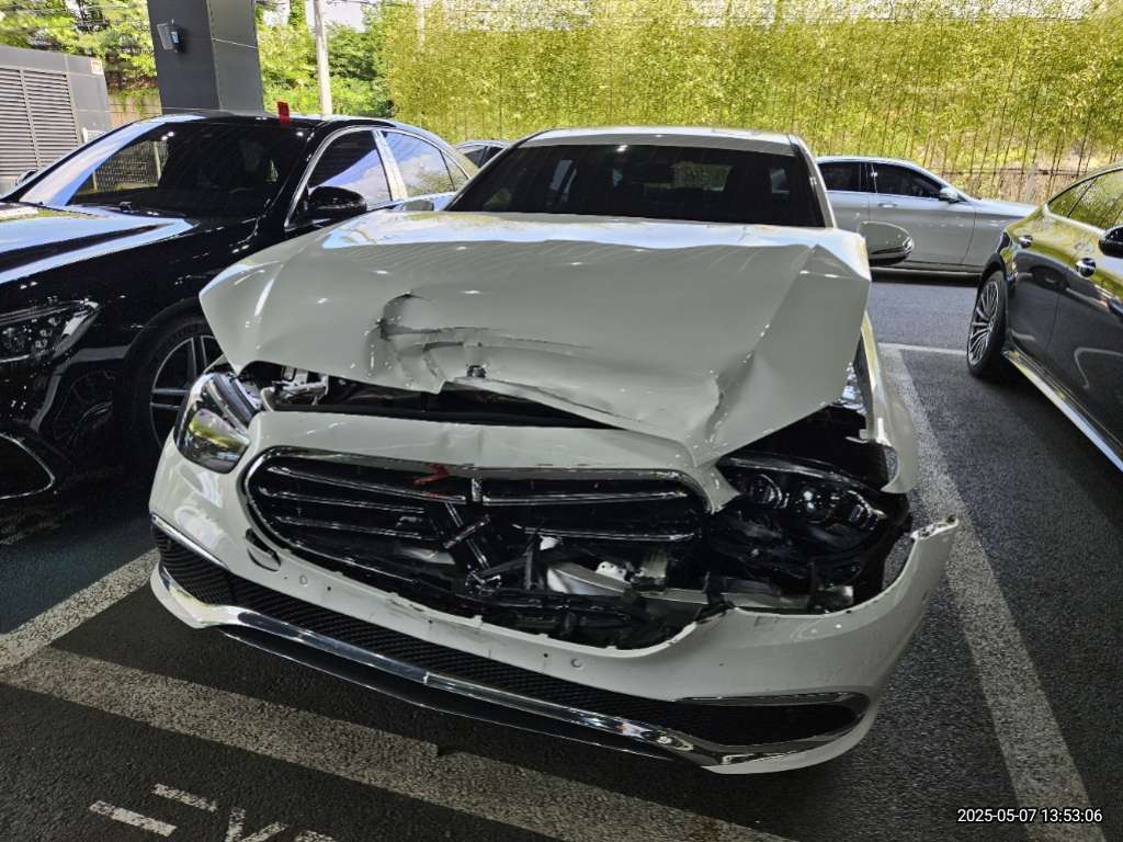 2021 Mercedes-Benz E250, photograph 5