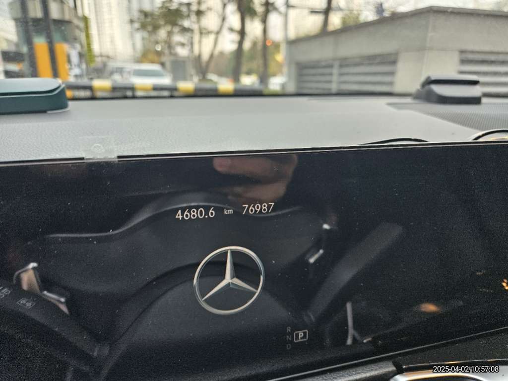 2021 Mercedes-Benz GLB250 4MATIC, photograph 4