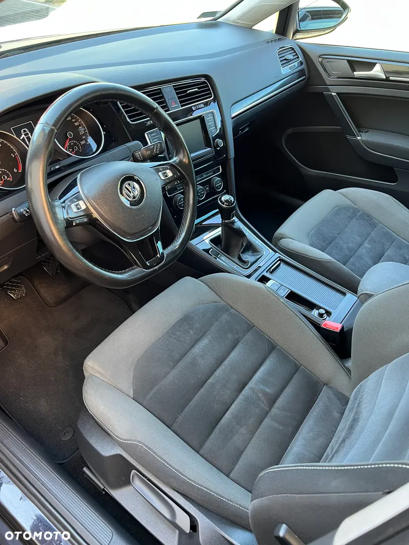 2012 Volkswagen Golf 1.6 TDI Highline, photograph 2