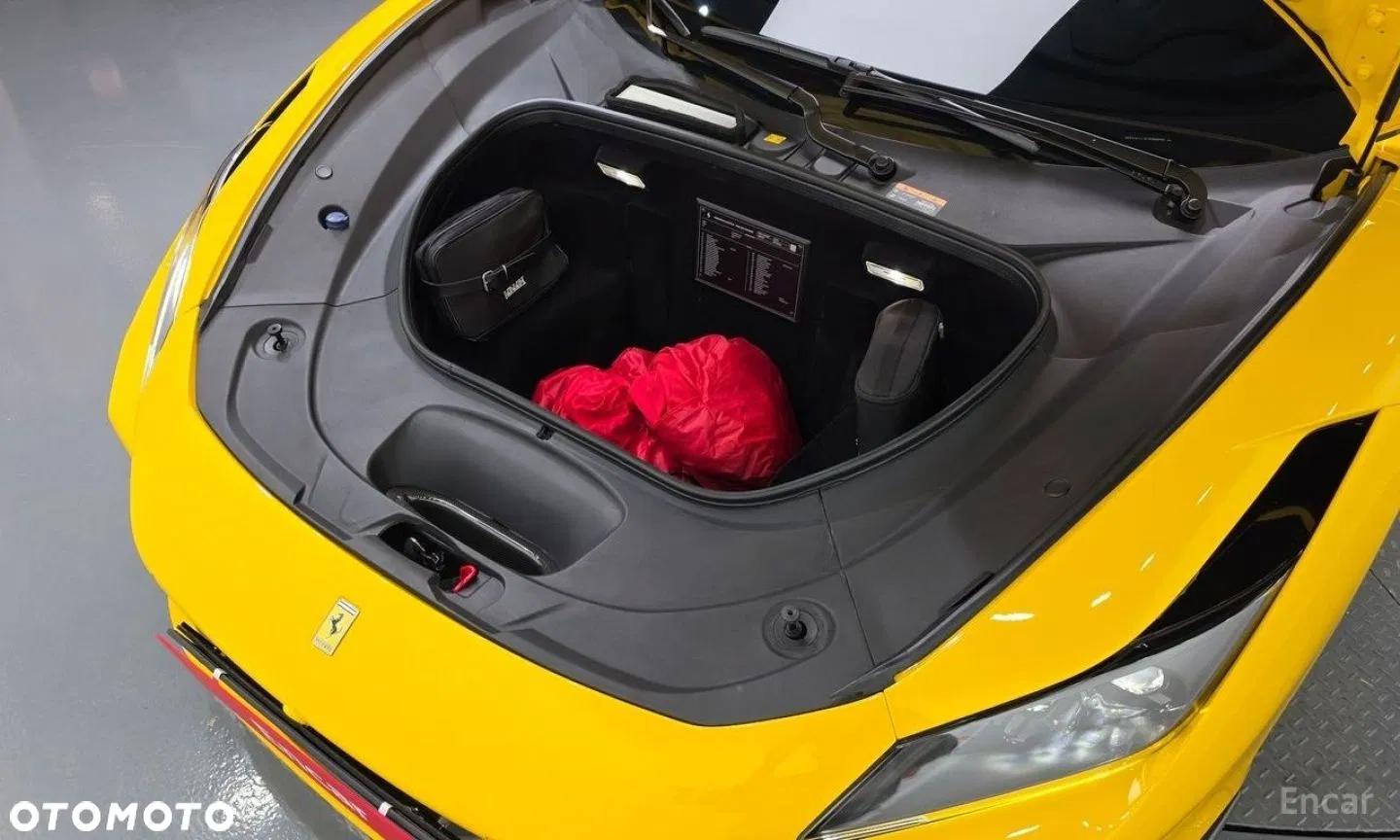 2020 Ferrari F8 Tributo, photograph 6