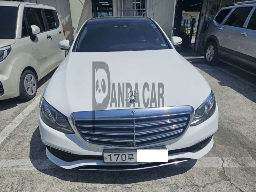2019 Mercedes-Benz Benz E 300 e, photograph 1
