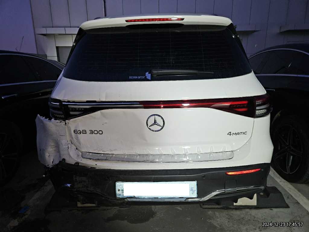 2025 Mercedes-Benz EQB 300 4MATIC, photograph 5