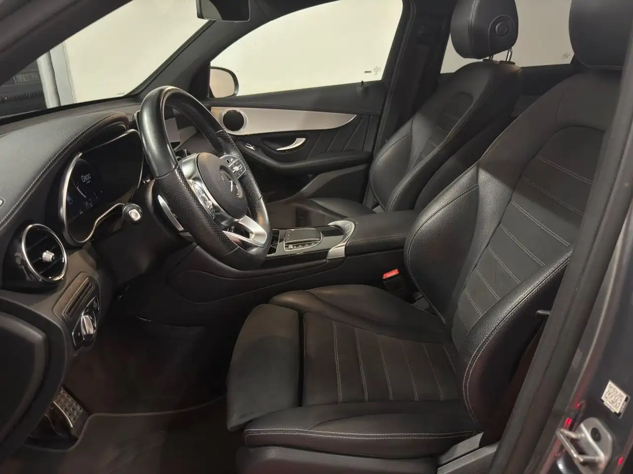2022 Mercedes-Benz GLC 220 d 4Matic Coupé Executive, photograph 9