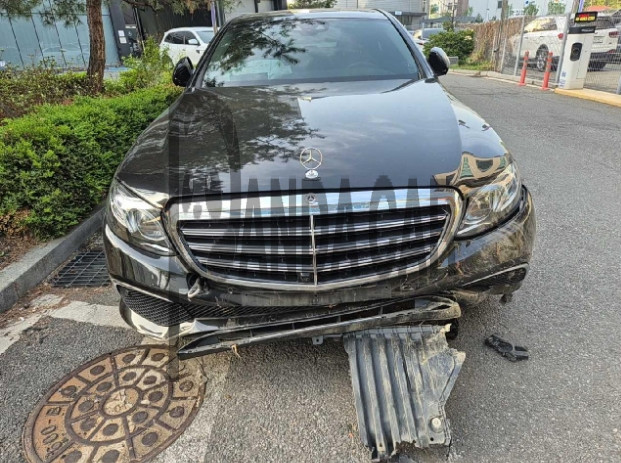 2017 Mercedes-Benz E300 4Matic, photograph 1