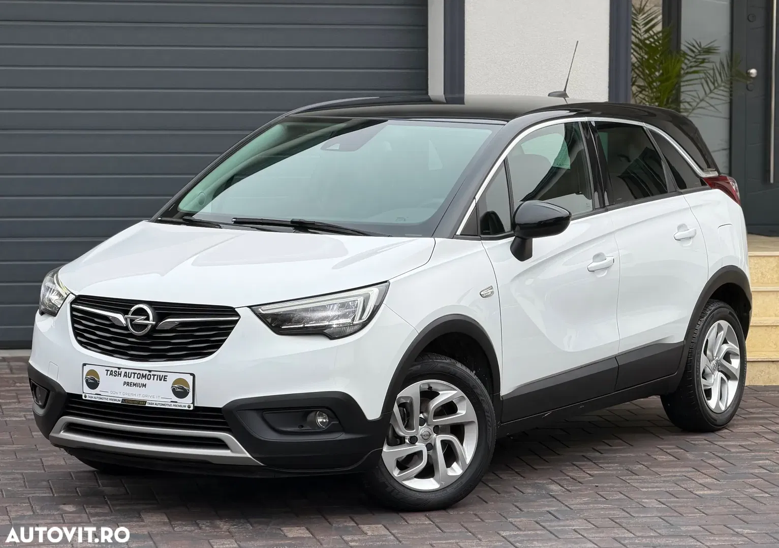 2020 Opel Crossland 1.2 Business Elegance, photograph 3
