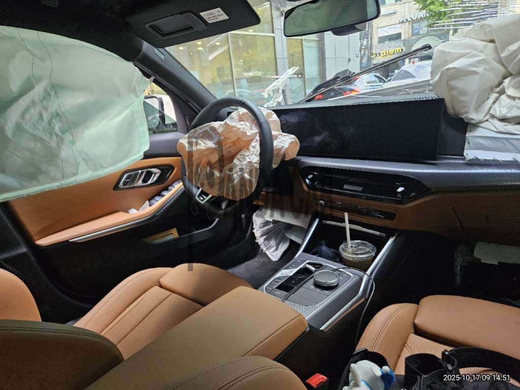 2025 BMW 320i, photograph 5