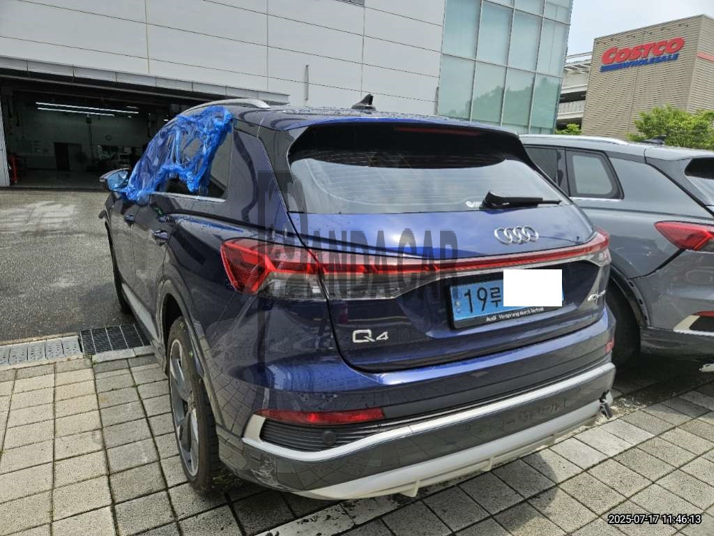 2023 Audi Q4 40 etron, photograph 5