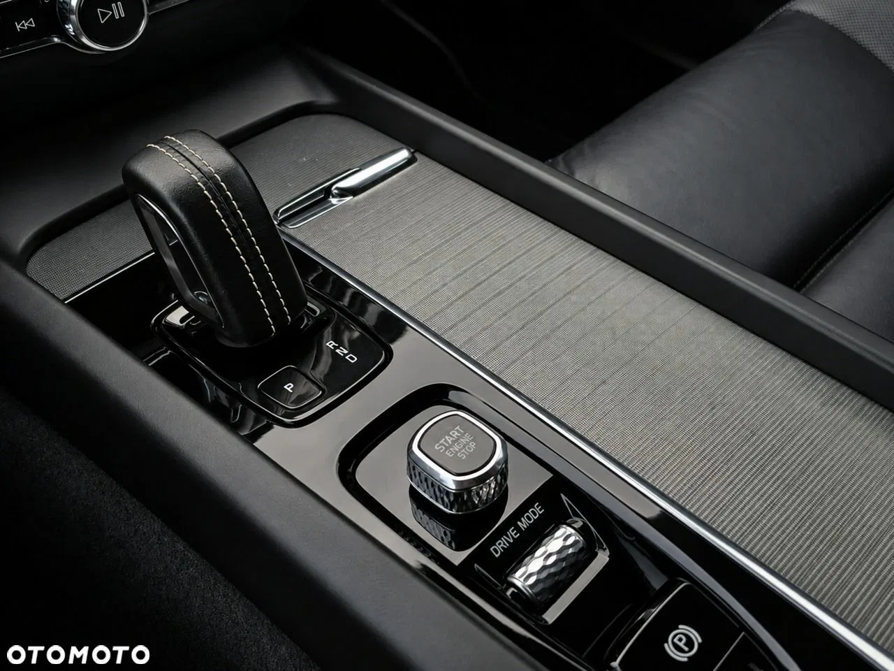 2021 Volvo V60, photograph 12