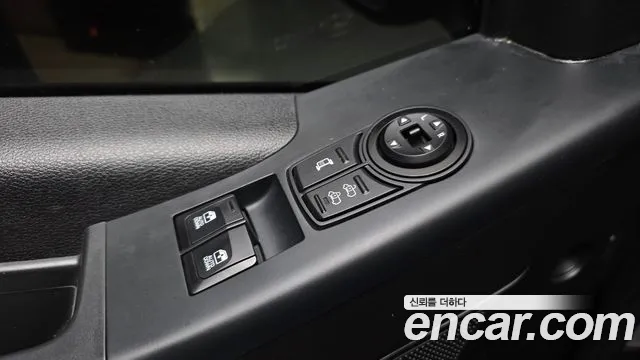 2020 Hyundai Solati 15-seater, photograph 4