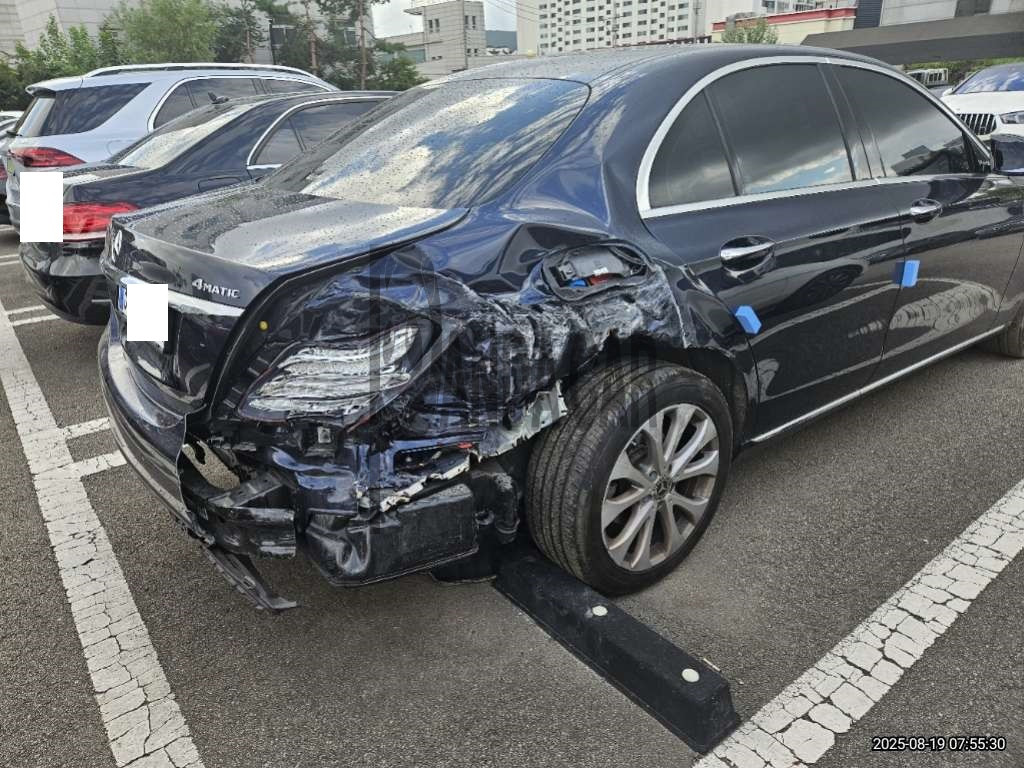 2019 Mercedes-Benz E220 d 4Matic, photograph 4