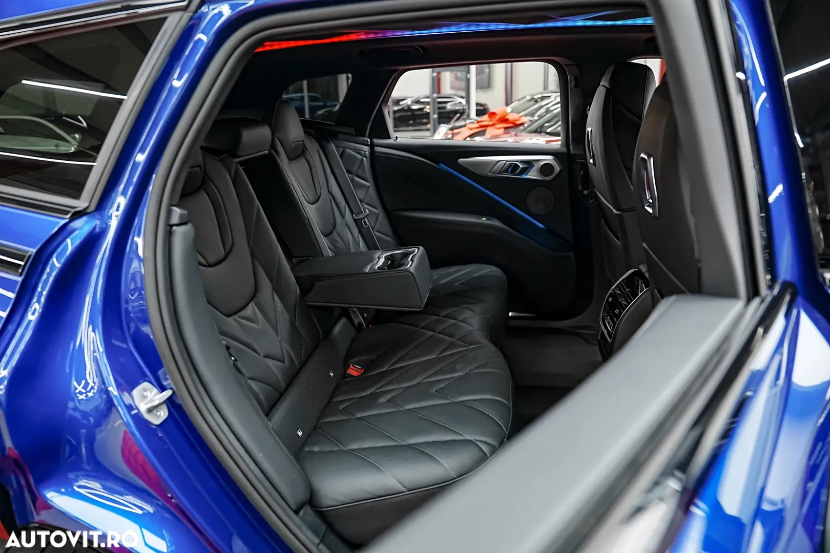 2025 BMW XM, photograph 10