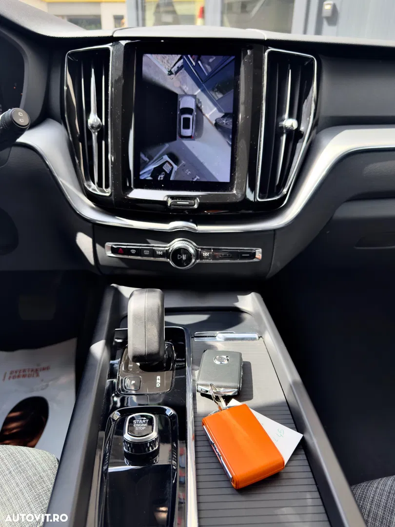 2022 Volvo XC 60 B4 MHEV AT AWD Plus Dark, photograph 7