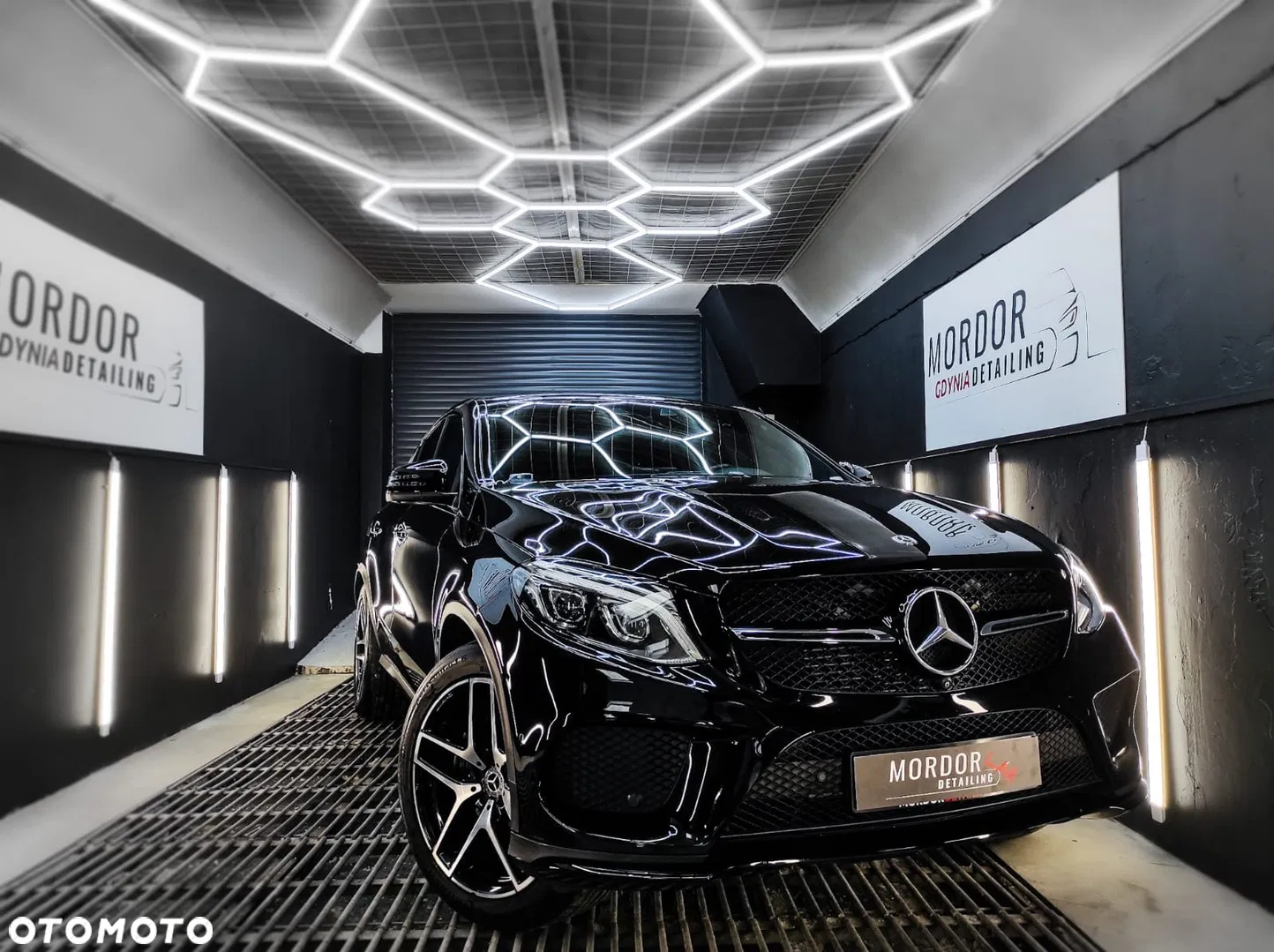 2017 Mercedes-Benz GLE, photograph 2