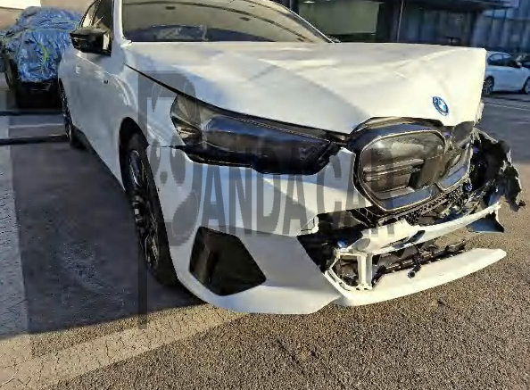 2025 BMW i5 M60 xDrive, photograph 3