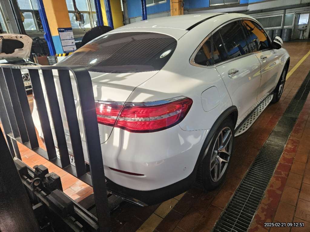2018 Mercedes-Benz GLC220 d 4Matic Coupe, photograph 2