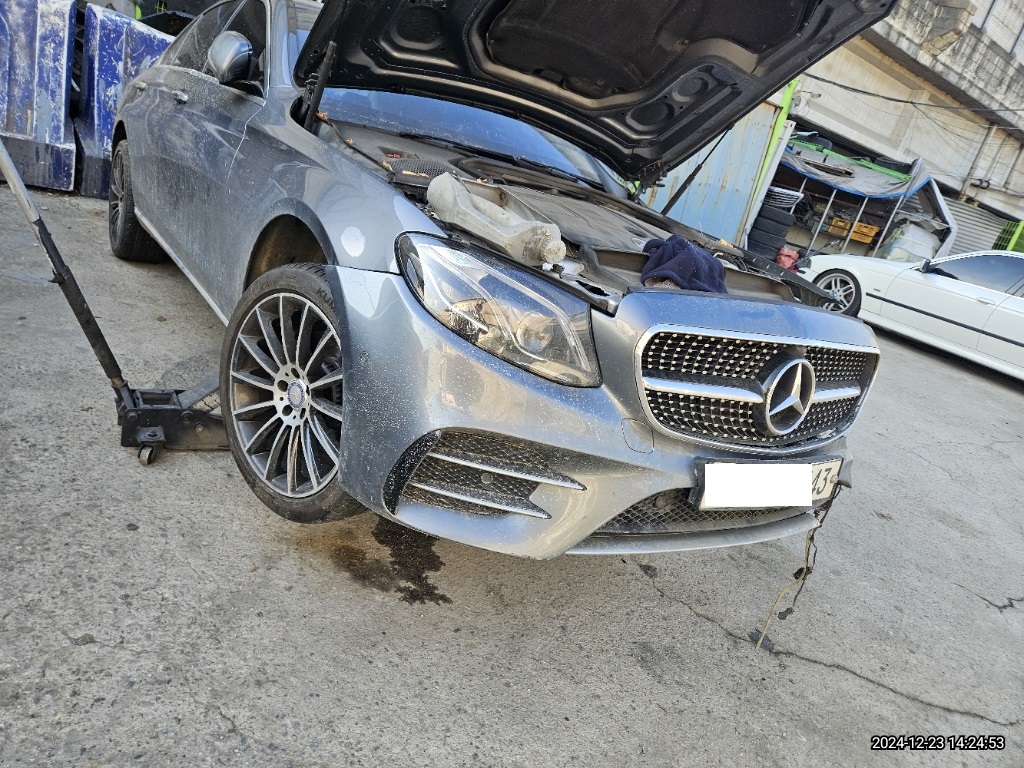 2017 Mercedes-Benz E220 d, photograph 2